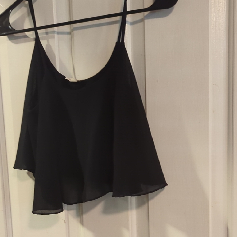 Zenana Outfitters Black Flowy Crop Top